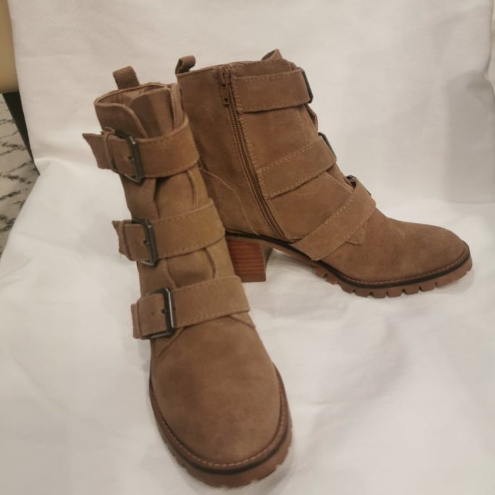 Crown vintage Asisa tan suede Bootie 6.5